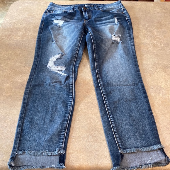 Women’s dollhouse jeans, size 7 inseam measures about 26” to the longer length - Picture 1 of 7
